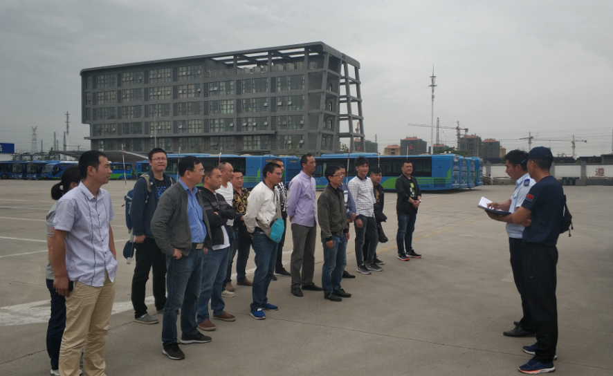 公交集團對應聘駕駛員開展路考和面試